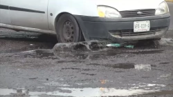 Exigen autonomistas pago por daño en vehículos por baches