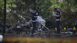 Recuperan una caja negra y los cuerpos de 10 fallecidos por el avión estrellado en Malasia