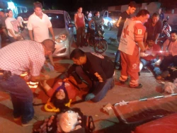 Dos motocicletas chocan en Costa Rica; tres personas resultan heridas