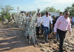 Atiende gobernador Alfonso Durazo zonas afectadas por el paso del huracán Hilary en el sur de Sonora