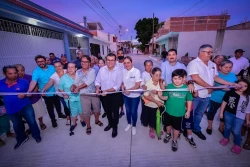 Alcalde de Mazatlán continúa entregando obras en colonias populares; tocó el turno a la Flores Magón