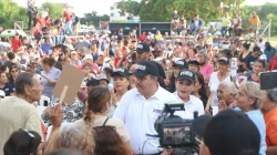 10 mil mazatlecos respaldan a Memo Romero durante evento