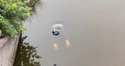 Flotando en las aguas de un canal encuentran cuerpo de hombre junto a su motocicleta al sur de Escuinapa