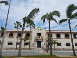 Comenzaron los trabajos de relodelación de la Casa del Marino en Mazatlán