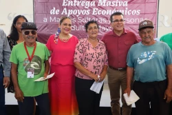 Adultos mayores y madres solteras, de Mazatlán, reciben apoyo económico de parte del Sistema DIF