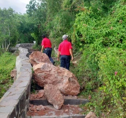 Cierran acceso al Faro en Mazatlán, por deslave en el Cerro del Crestón