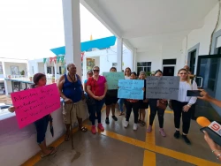 Se manifiestan madres de familia por la falta de luz en la Primaria Vicente Guerrero en Mazatlán