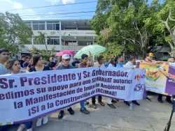 Docentes, directivos y estudiantes de la FACIMAR realizan plantón en las instalaciones de SEMARNAT