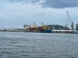 Posible hundimiento de barco en Mazatlán impactaría al canal de navegación: Alcalde Édgar González