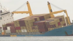 El barco de carga escorado en Mazatlán ya se está nivelando y dentro de pocas horas, se comenzaría su descarga