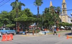 Cierran calles aledañas a Plazuela República en el Centro de Mazatlán por instalación de escenarios y arcos de bienvenida