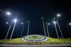 Inauguran entregan pavimentación de dos calles y reloj floral