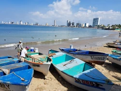 Crítica la situación para pescadores de Playa Norte en Mazatlán