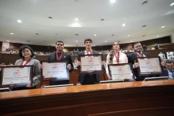 El Congreso de Sinaloa entrega premio al mérito Juvenil