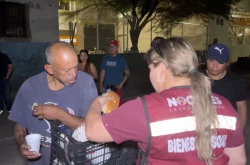 Favorece Bienestar Social de Nogales con Café, Pan y Abrigo a personas en situación de calle