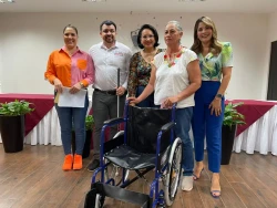 Municipio de Ahome dona aparatos de movilidad asistida a personas con discapacidad  