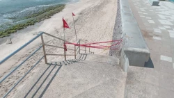 Restricciones en playas continuarán a pesar de cambios en dirección de Huracán Lidia