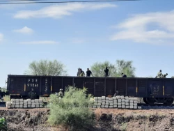 Localizan paquetes de presunta droga en el vagón de un ferrocarril en Culiacán