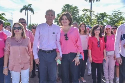 Alcalde Gerardo Vargas y su esposa Mónica encabezan Caminata Ros