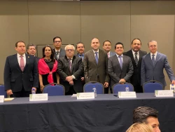 Toman protesta al Presidente de Colegio de Abogados