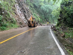 Continua la limpieza de tramos afectados en Badiraguato