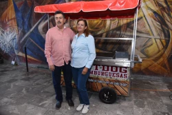 petición cumplida: gobierno municipal hace entrega de carrito para hot dog a ciudadana cajemense