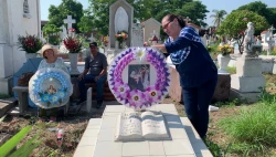 Carolina celebra 30 años recordando a su madre en Día de Muertos