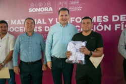 Entrega Gobierno de Sonora uniformes y material deportivo a docentes de Educación Física a más de mil docentes