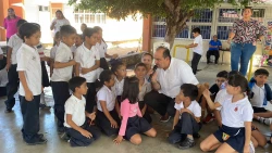 Fundación Gente de Corazón dona 5 computadoras a primaria Juan Carrasco