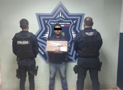 Arresta Policía Municipal a hombre con arma prohibida en la Constitución