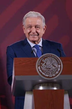 Sin enojarse dice AMLO