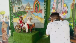 Una tradición que no pasa es la foto del recuerdo en La Lomita