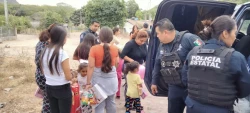 Sorprende con Juguetes y dulces policías en Badiraguato