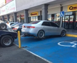 Diariamente se realizan infraccionespor estacionarse en lugares para discapacitados en Mazatlán