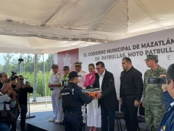 Entregan patrullas, moto patrullas y uniformes a elementos de la SSPM de Mazatlán