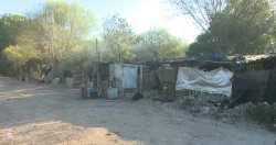 Colonias vulnerables en Ahome buscan sobrevivir ante bajas temperaturas