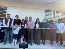 Inauguran tres aulas en la escuela primaria Lázaro Cárdenas del Río