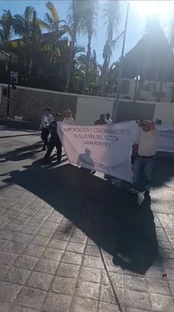 Pescadores y personal administrativo de Mazatlán se manifiestan en CONAPESCA