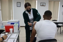 Mantiene IMSS en Sonora campaña de vacunación contra COVID-19 e Influenza estacional