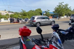 Choca agente muncipal con vehículo particular en Culiacán