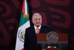Invita AMLO a Tim Golden