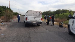 Al lado de un canal, encuentran a hombre sin vida con impactos de bala en Culiacán