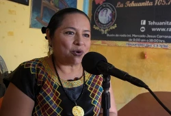 Una mujer indígena protege su idioma de la extinción en el sur de México