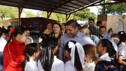 Por su gran compromiso con la educación, la comunidad escolar de Badiraguato