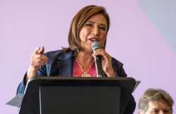 Xóchitl Gálvez acusa a López Obrador de meterse en la elección y defender refinerías