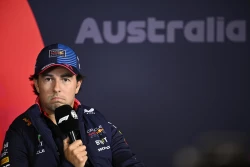 Checo piensa que sería "un golpe" para Red Bull si se marchará Verstappen