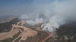 Autoridades anuncian control del incendio en Basurón de Mazatlán