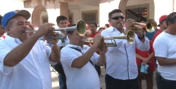 Músicos de Mazatlán a favor de dialogar pero no de ser retirados de la playa