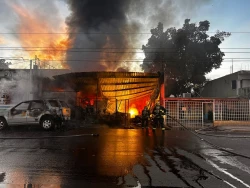 Un par de incendios consumen dos locales por la Obregón en Culicán