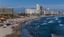 La Semana Santa revive al turismo del mexicano Acapulco pese a estragos del ciclón Otis